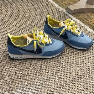 Nike sneakers size 8.5, blue and yellow